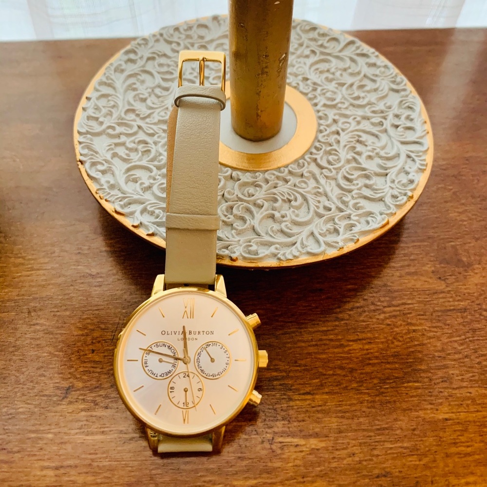 Olivia Burton View 4